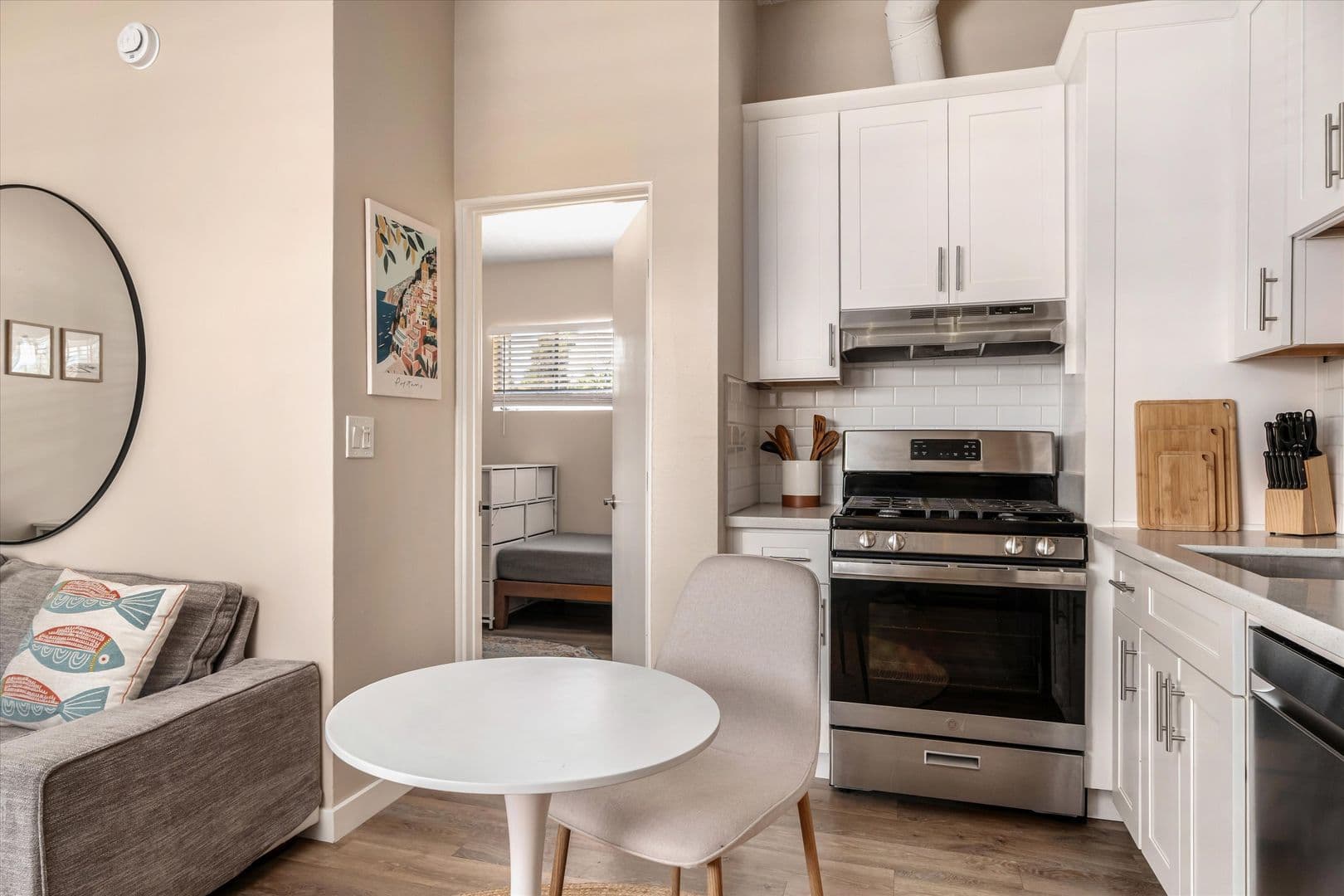 Santa Barbara Apartment: 319 W Montecito St