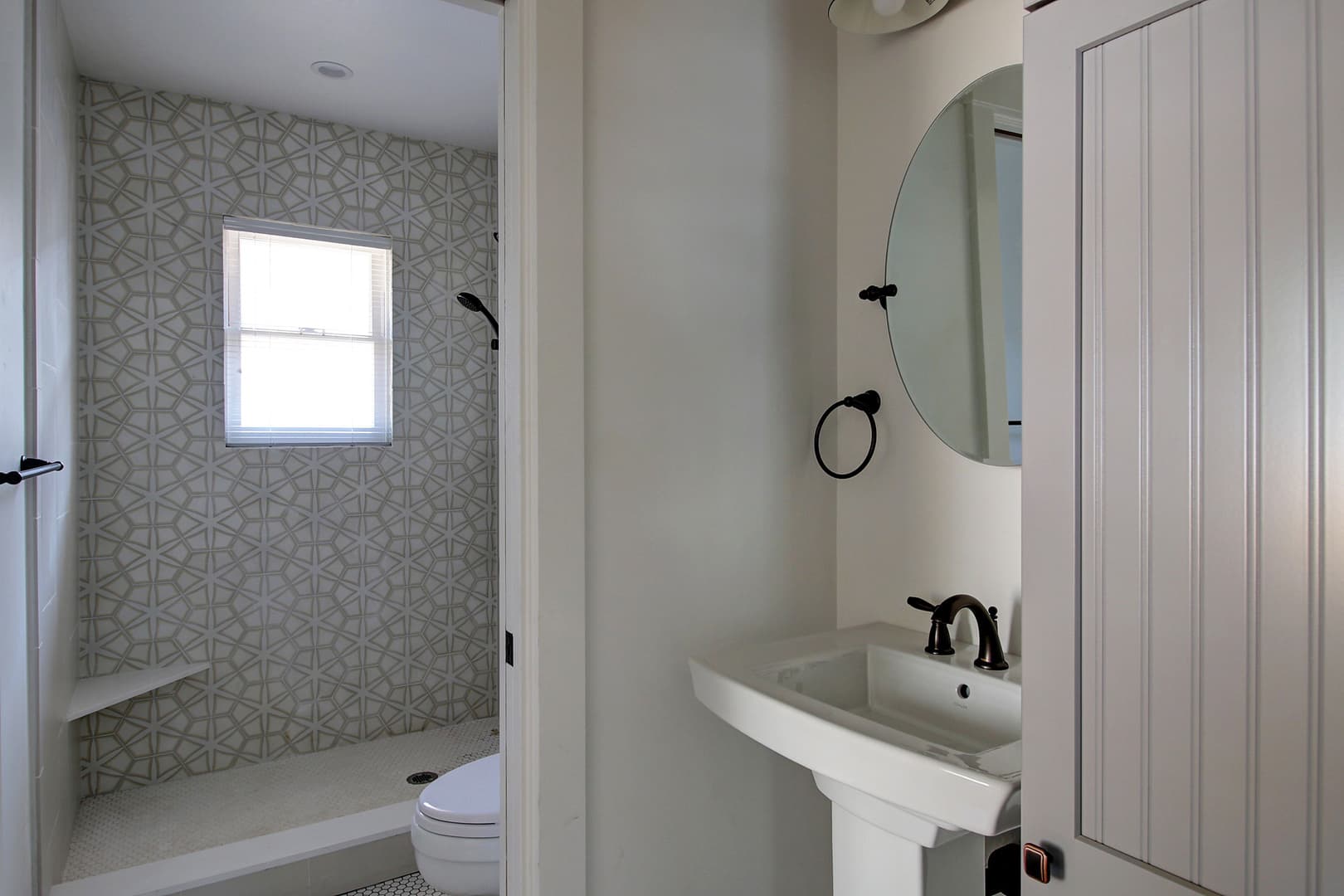 Santa Barbara Apartment: 617 De La Vina Street