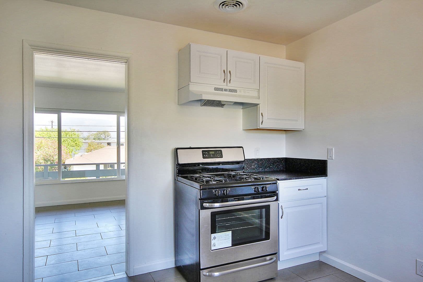 Goleta Apartment: 6587 Cordoba