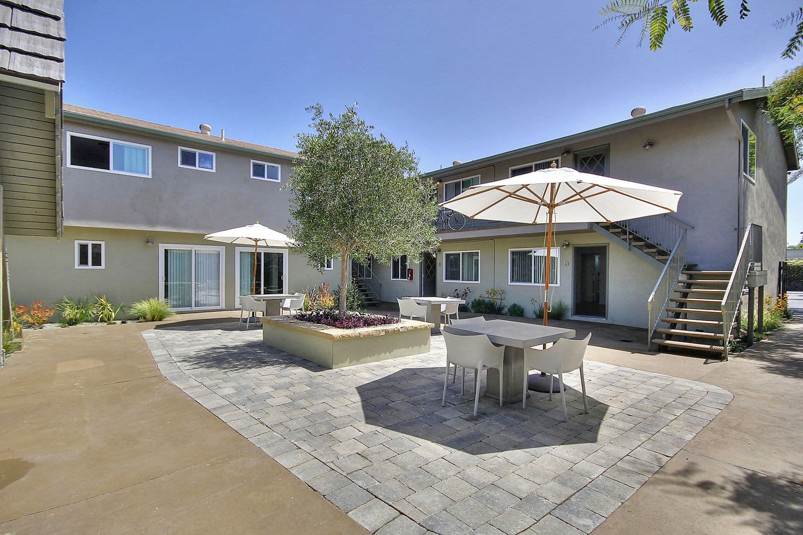 Goleta Apartment: 6591 Seville