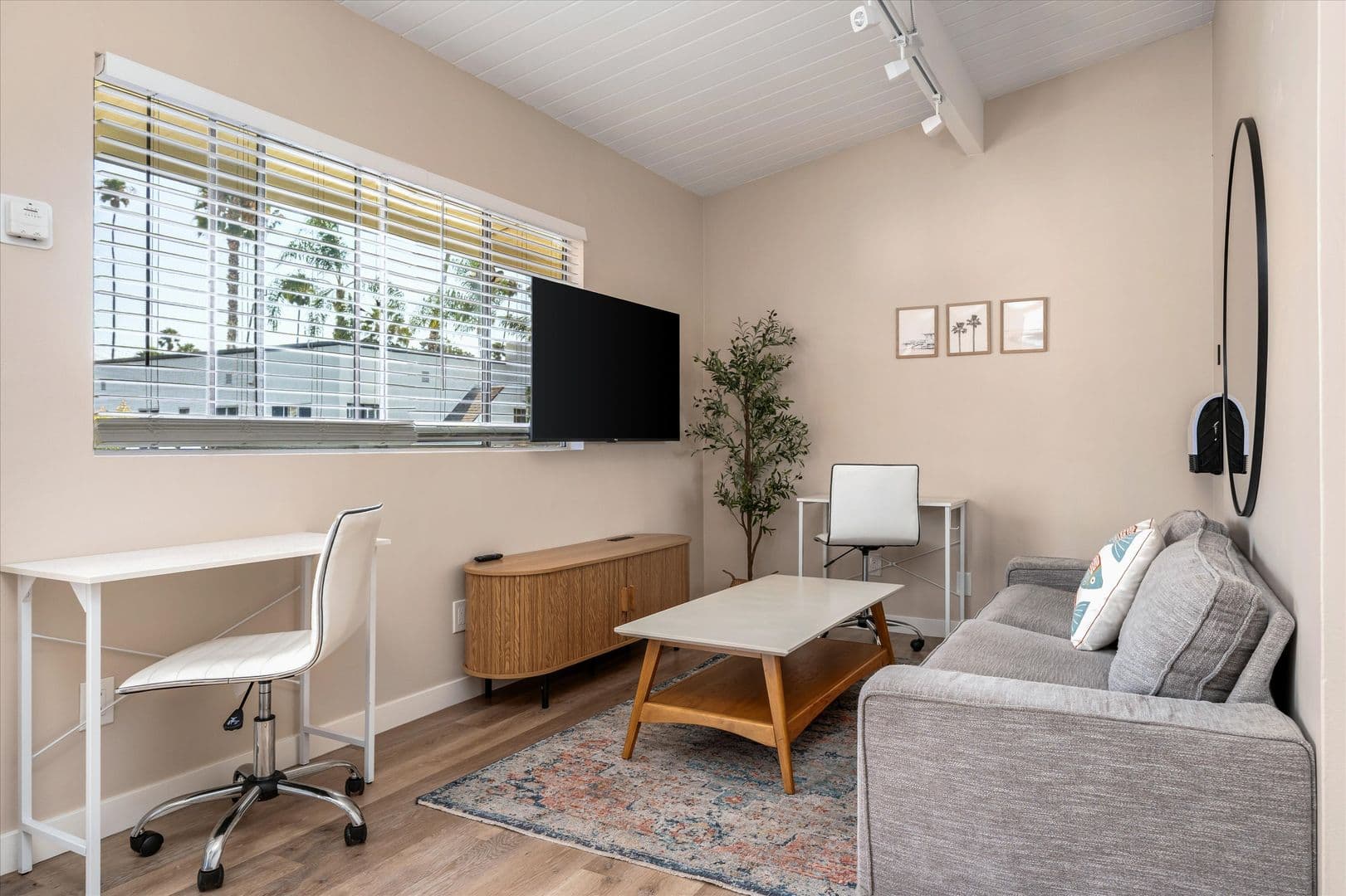 Santa Barbara Apartment: 319 W Montecito St