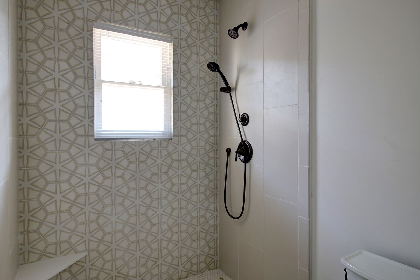 Santa Barbara Apartment: 617 De La Vina Street