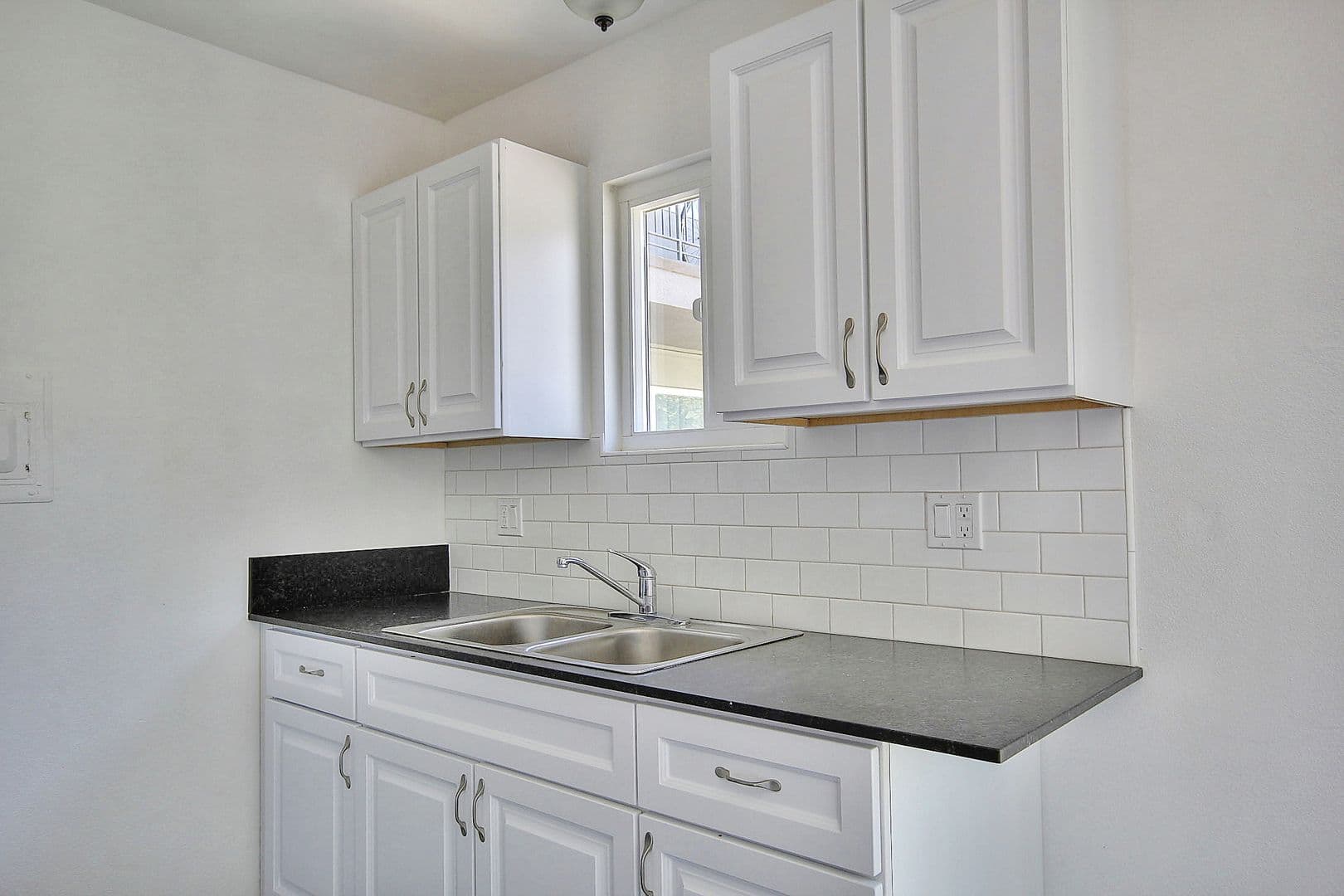 Goleta Apartment: 6591 Seville