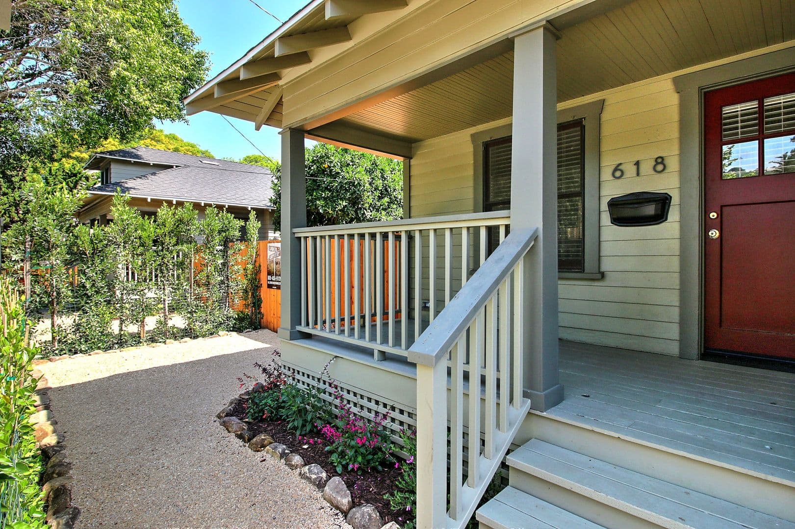 Santa Barbara Apartment: 617 De La Vina Street