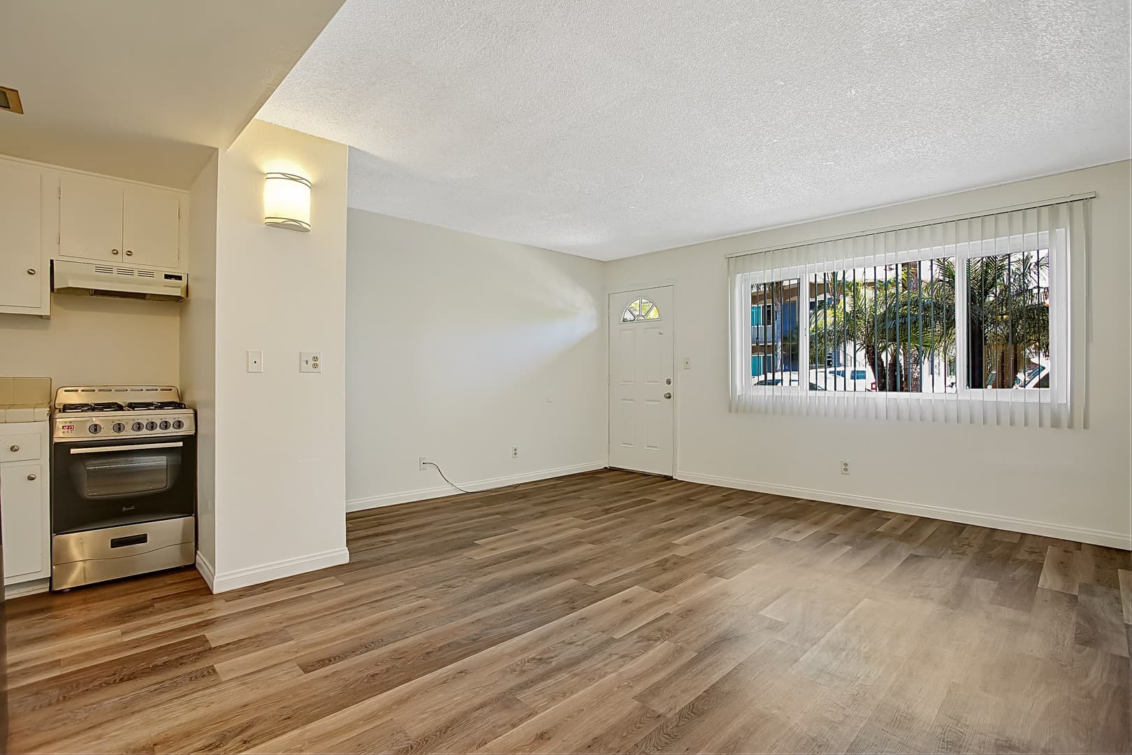 Goleta Apartment: 6565 Sabado Tarde