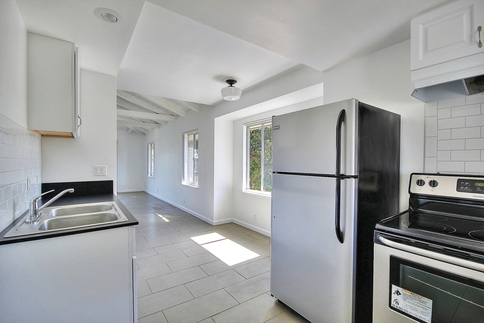 Goleta Apartment: 6696 Del Playa Dr.