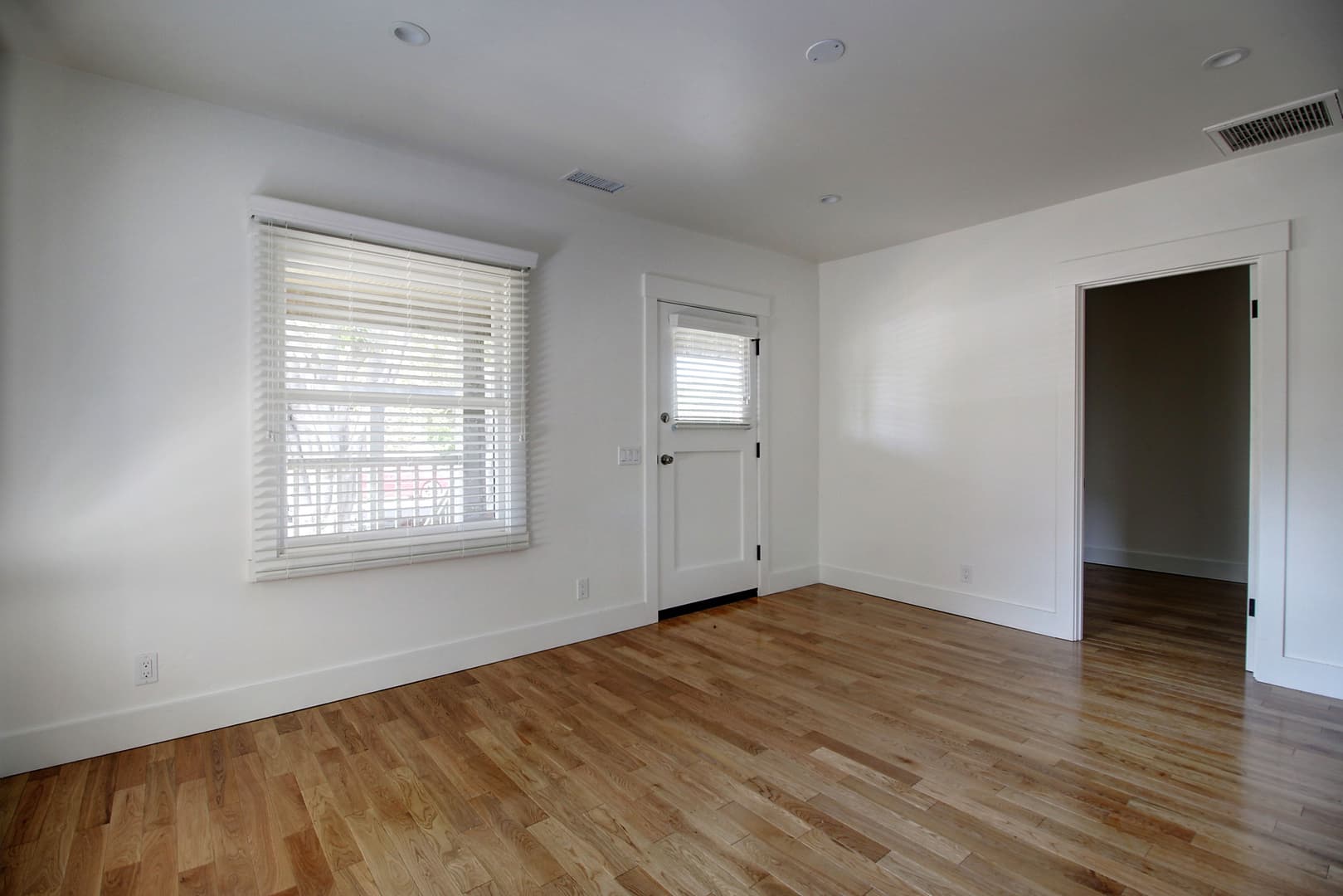 Santa Barbara Apartment: 617 De La Vina Street