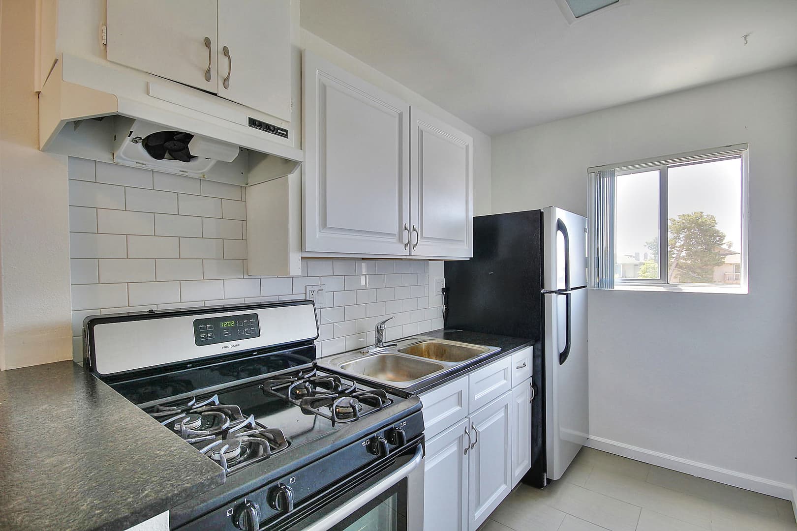 Goleta Apartment: 6519 Seville