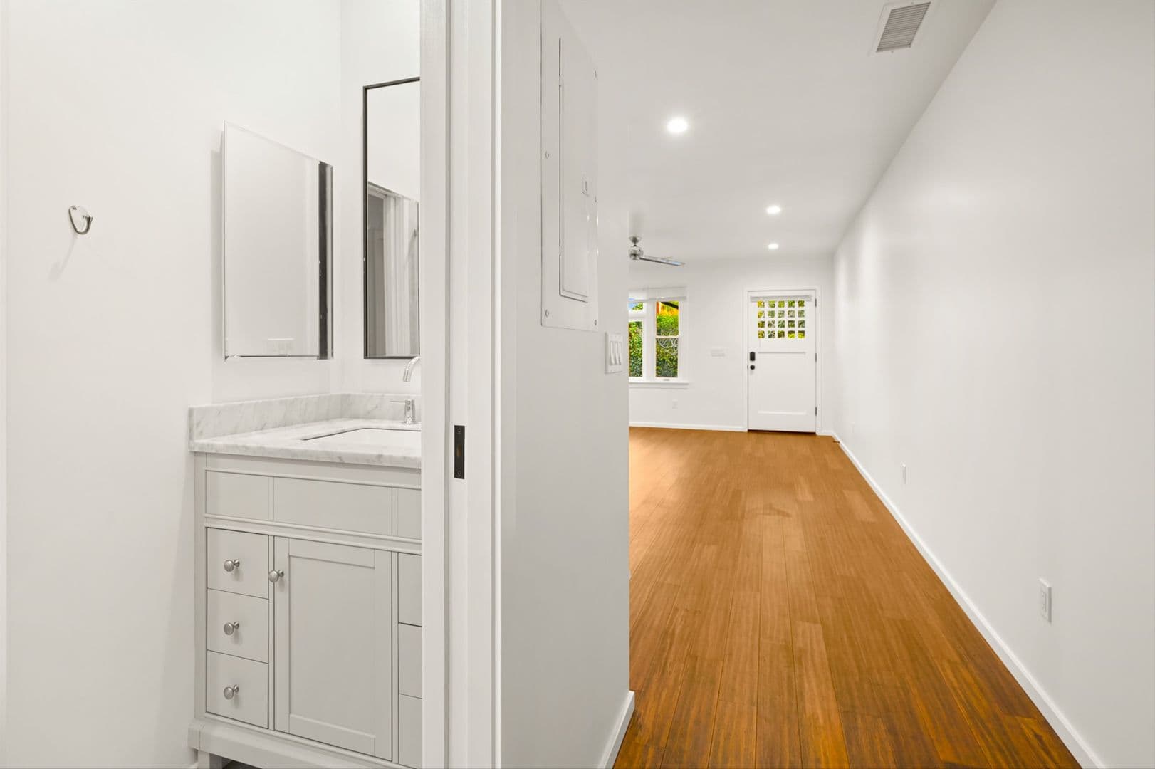 Santa Barbara Apartment: 1001 & 1003 Neil Park Avenue