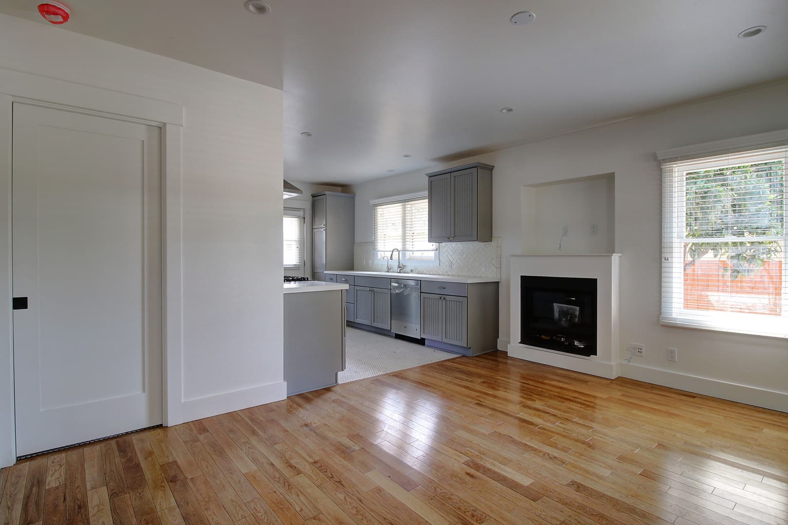 Santa Barbara Apartment: 617 De La Vina Street