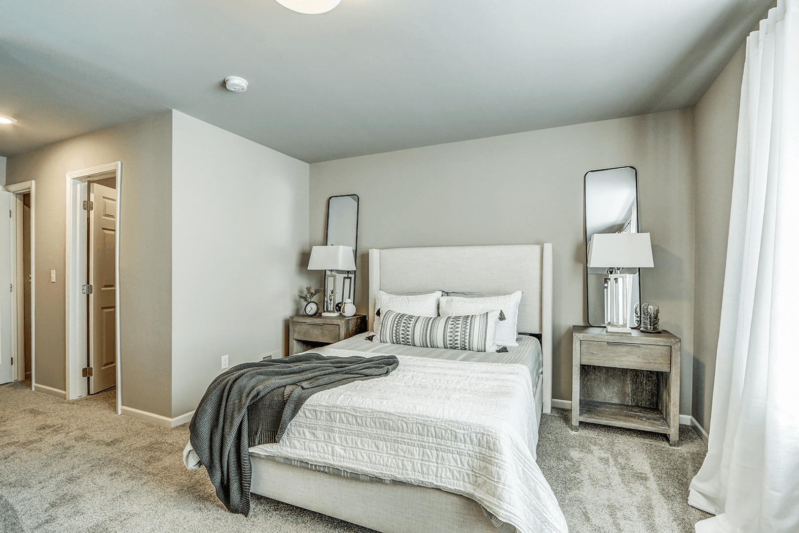 Washington Apartment: 7770 Newbury Blvd.