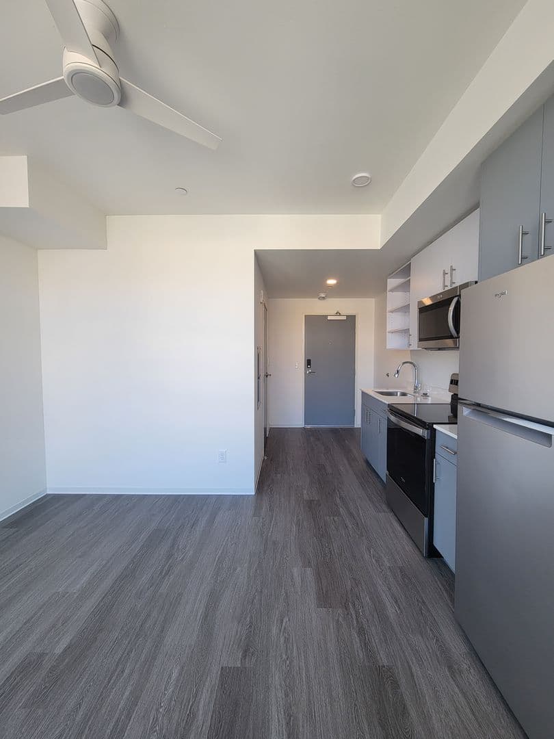 Seattle Apartment: 123 Bellevue Avenue East