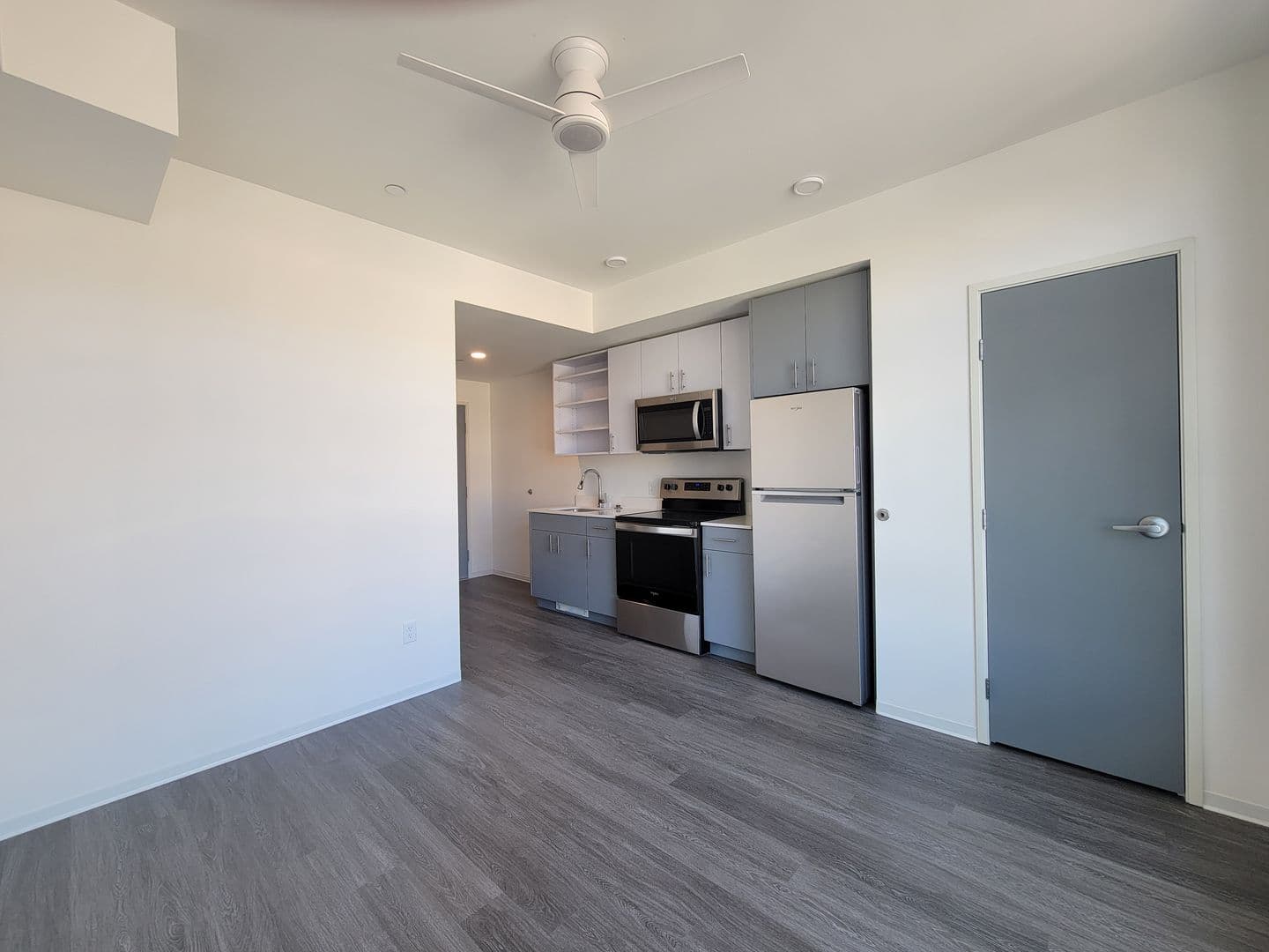 Seattle Apartment: 123 Bellevue Avenue East