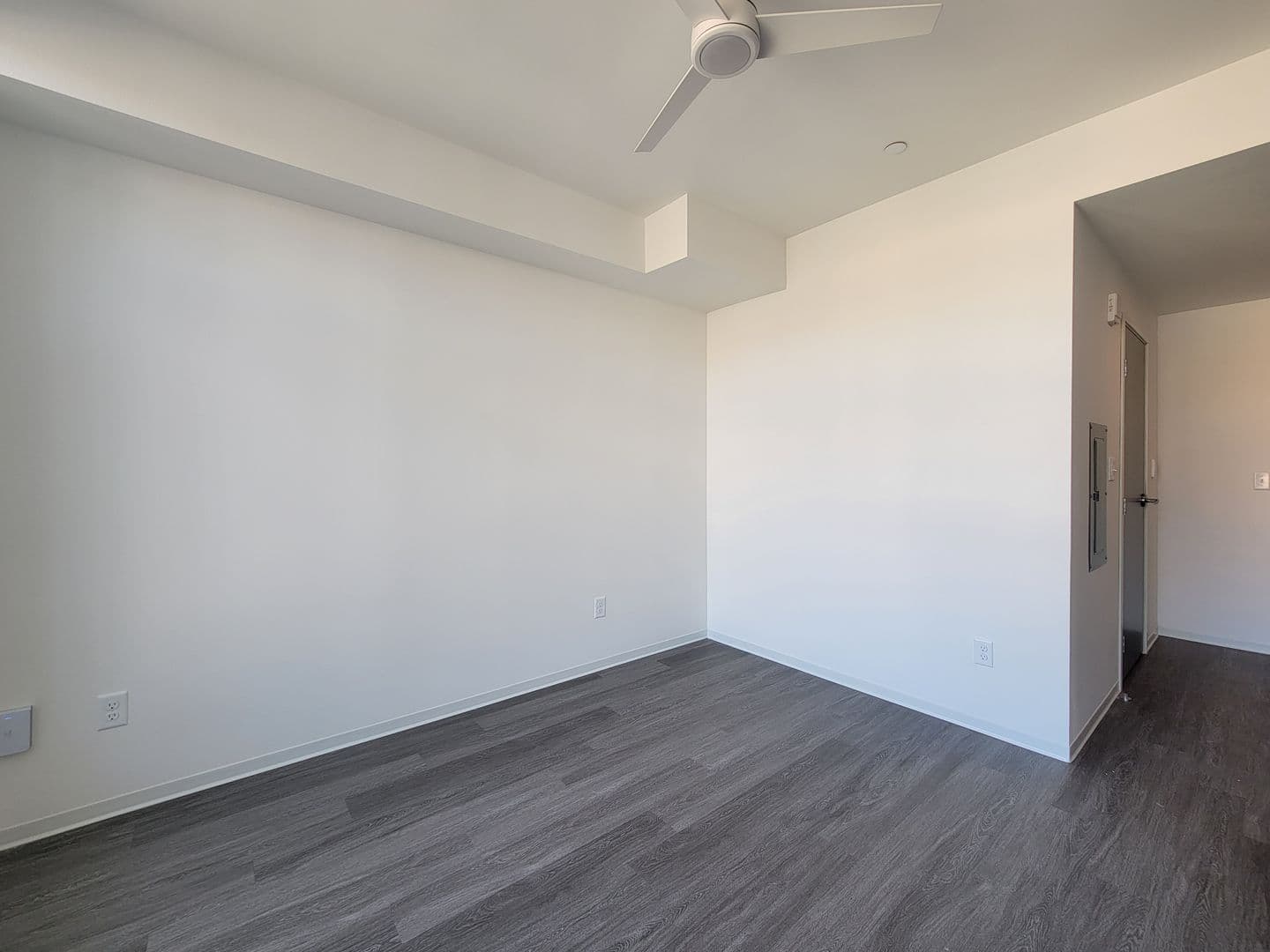 Seattle Apartment: 123 Bellevue Avenue East