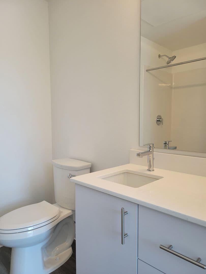 Seattle Apartment: 123 Bellevue Avenue East