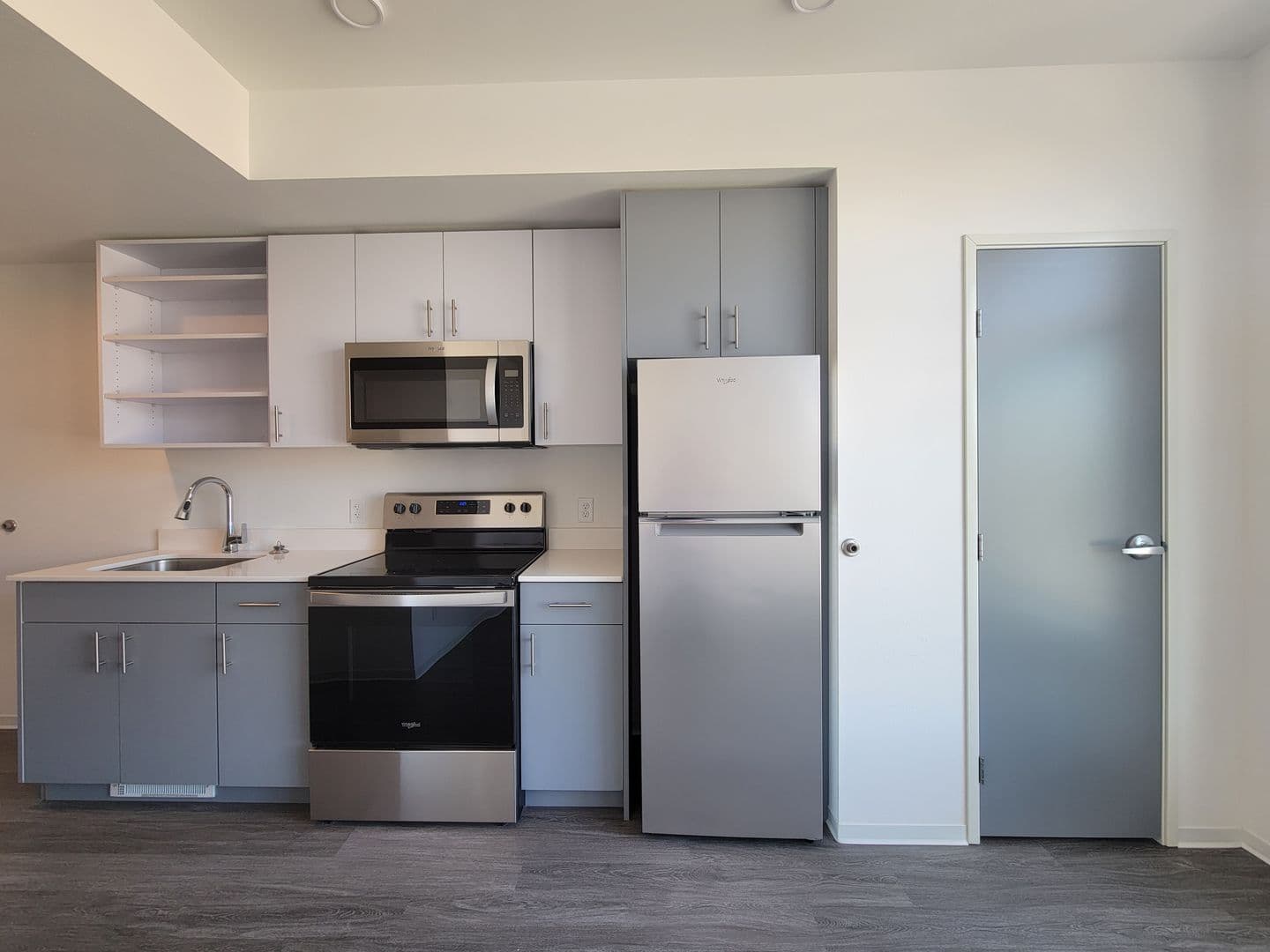 Seattle Apartment: 123 Bellevue Avenue East