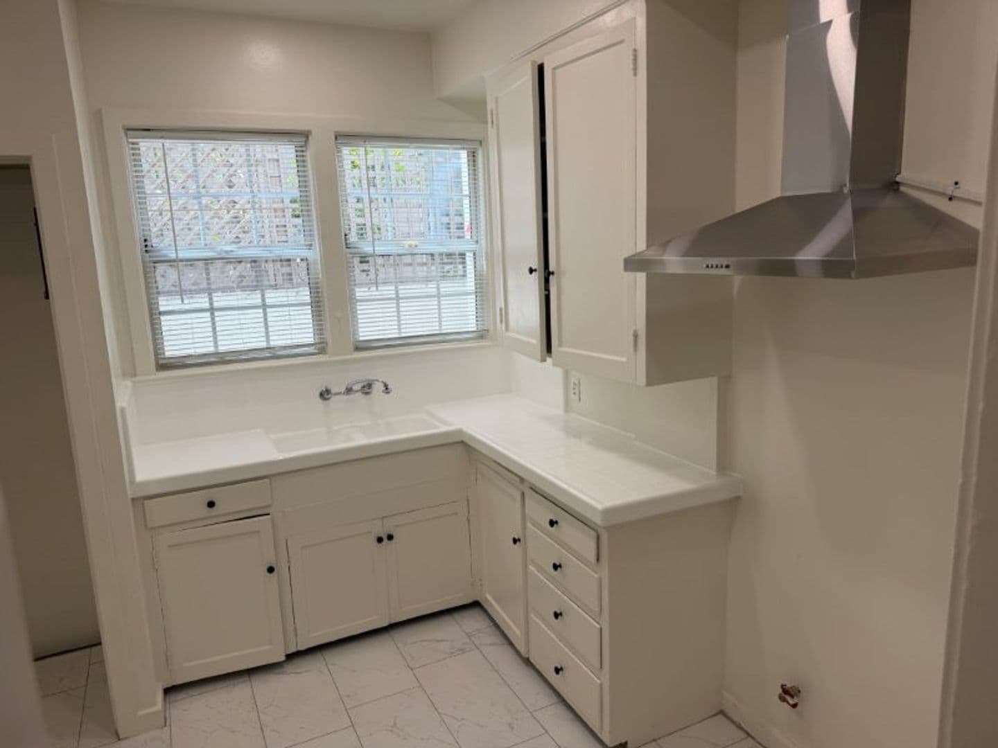 Beverly Hills Apartment: Roxbury Vista