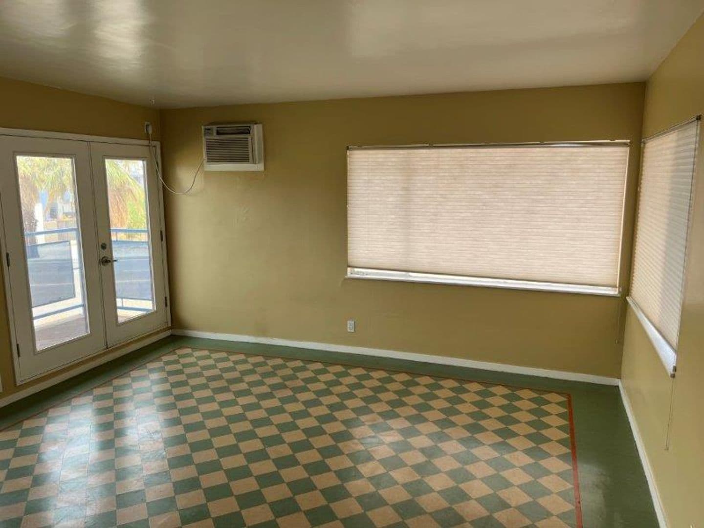 Palm Springs Apartment: 2583 N. Palm Canyon Drive