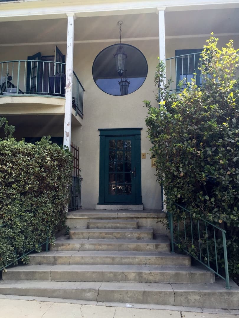 Los Angeles Apartment: Brentwood Colonial