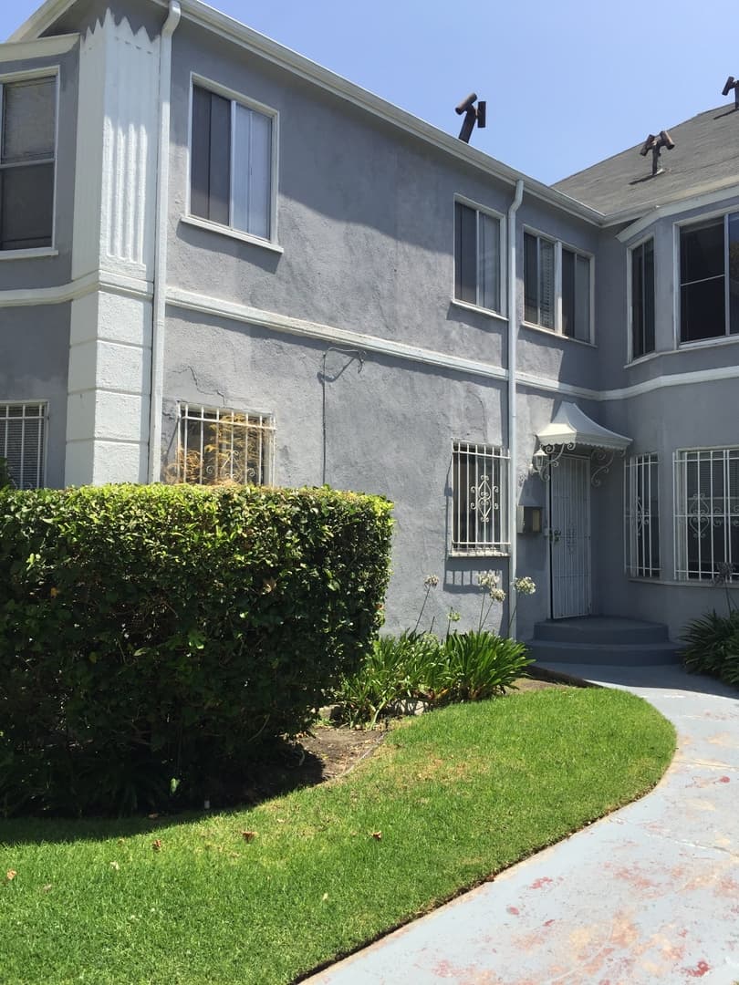 Los Angeles Apartment: 870-872 S. Gramercy Place