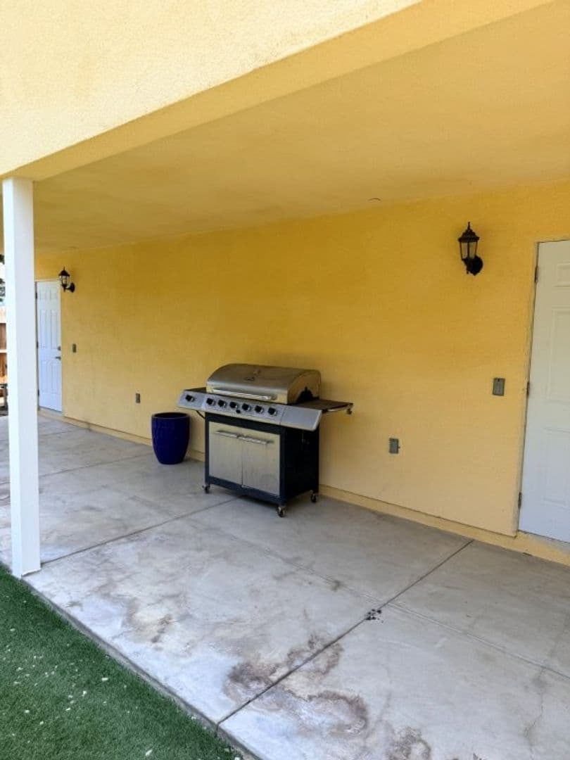 Sherman Oaks House: 4545 Vesper Avenue