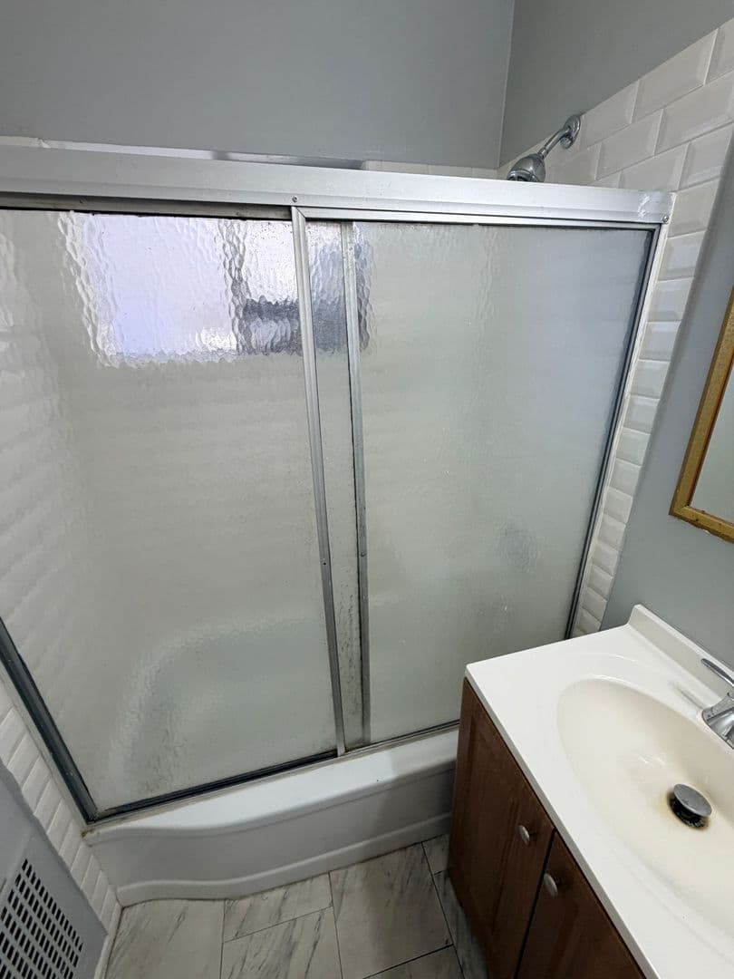Valley Village Apartment: 4540 Laurel Canyon Blvd