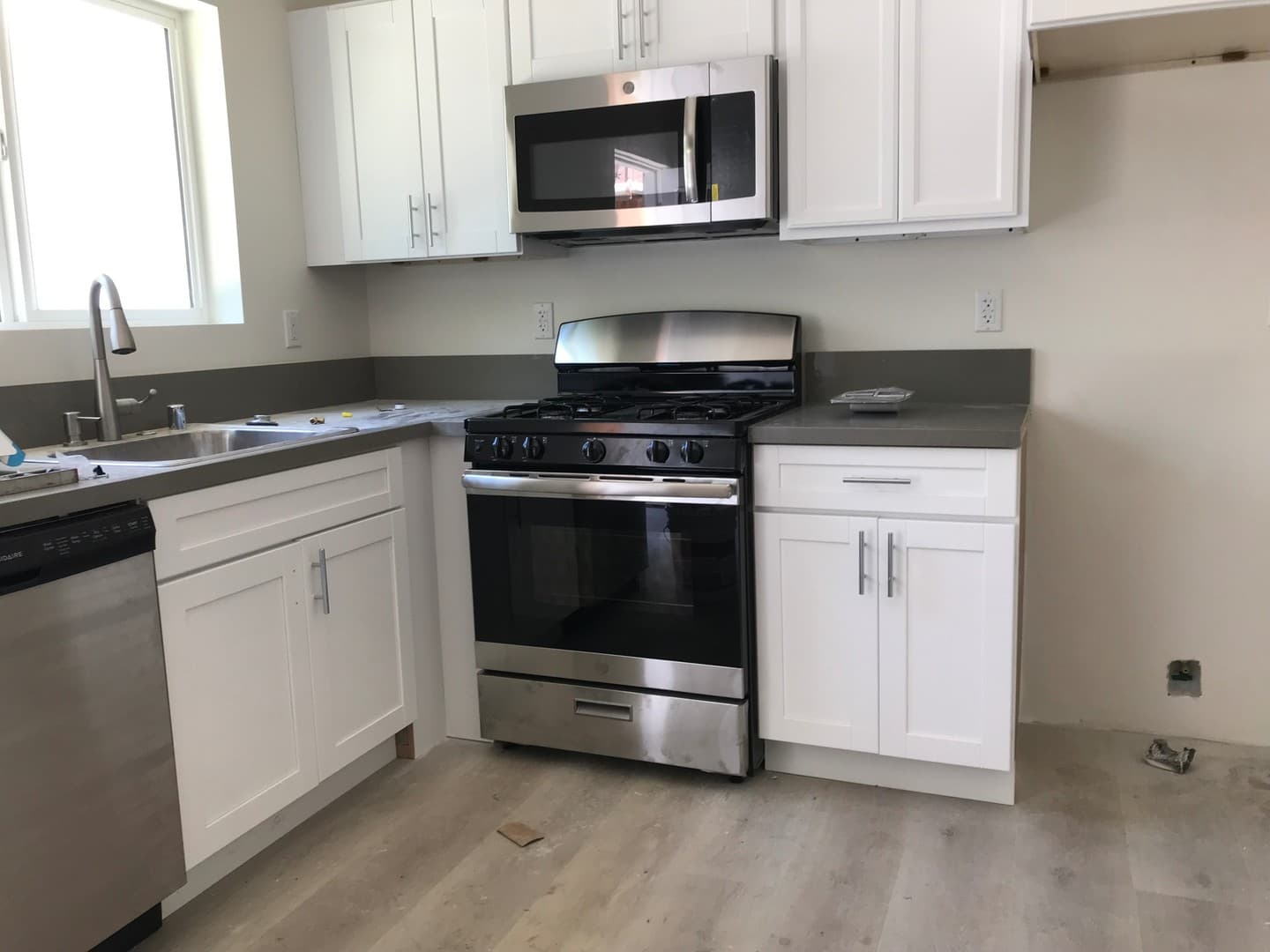 Reseda Apartment: 18556 - 18558 Hart Street