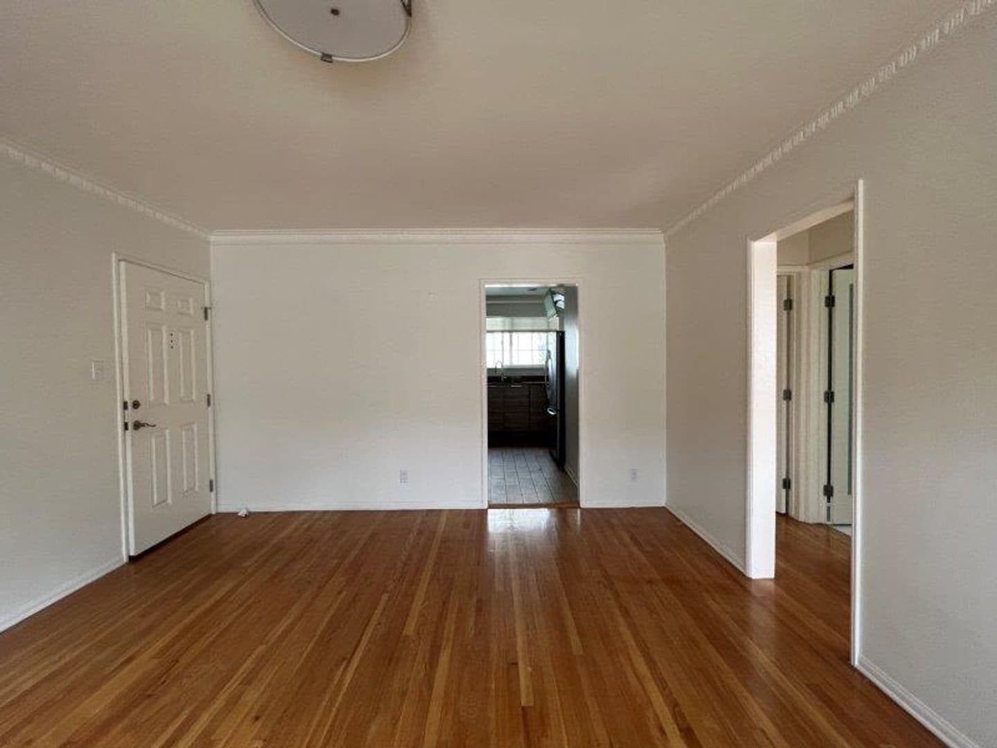 Los Angeles Apartment: 1111 S Cochran Avenue