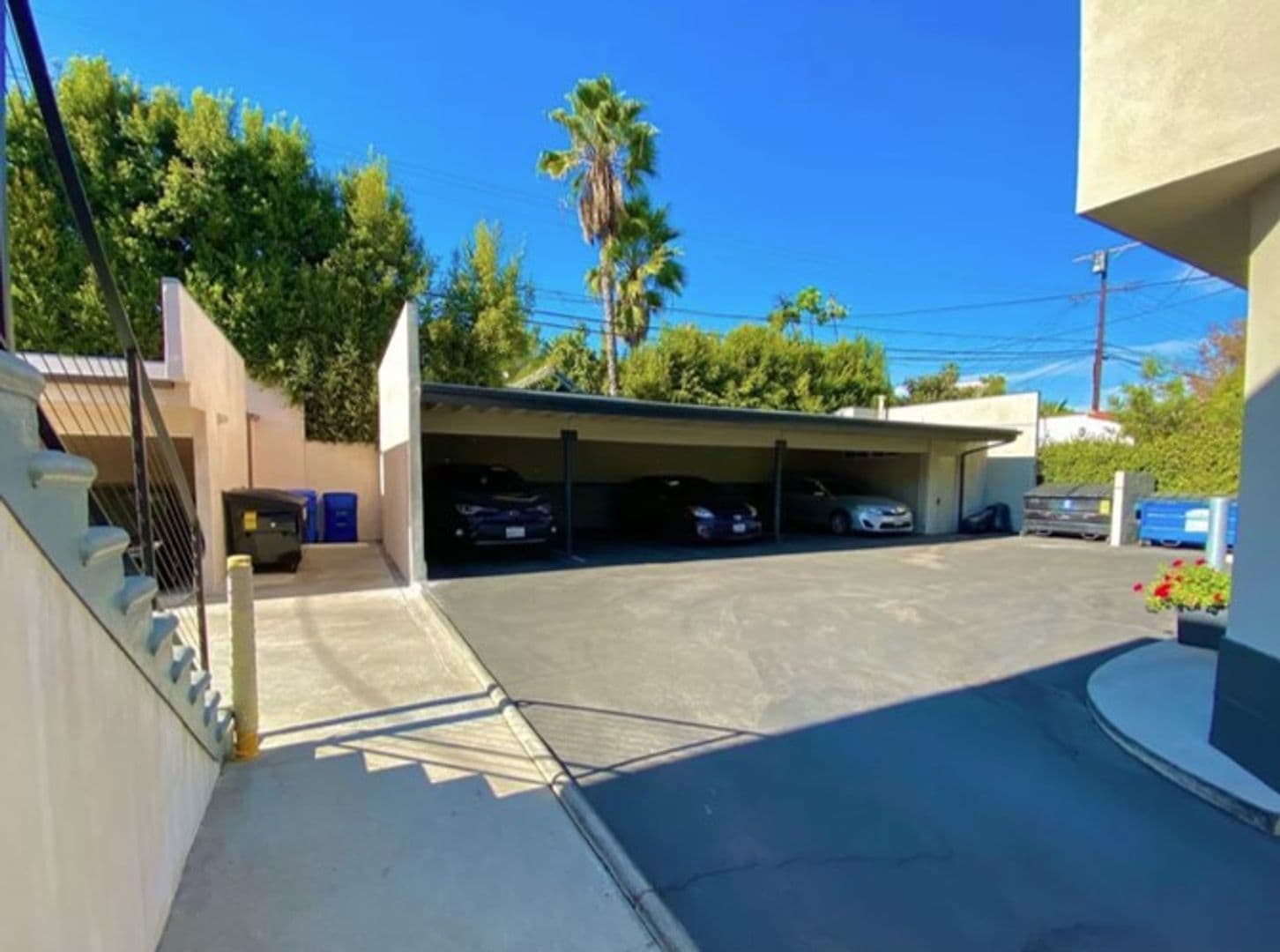 Los Angeles Apartment: 1111 S Cochran Avenue