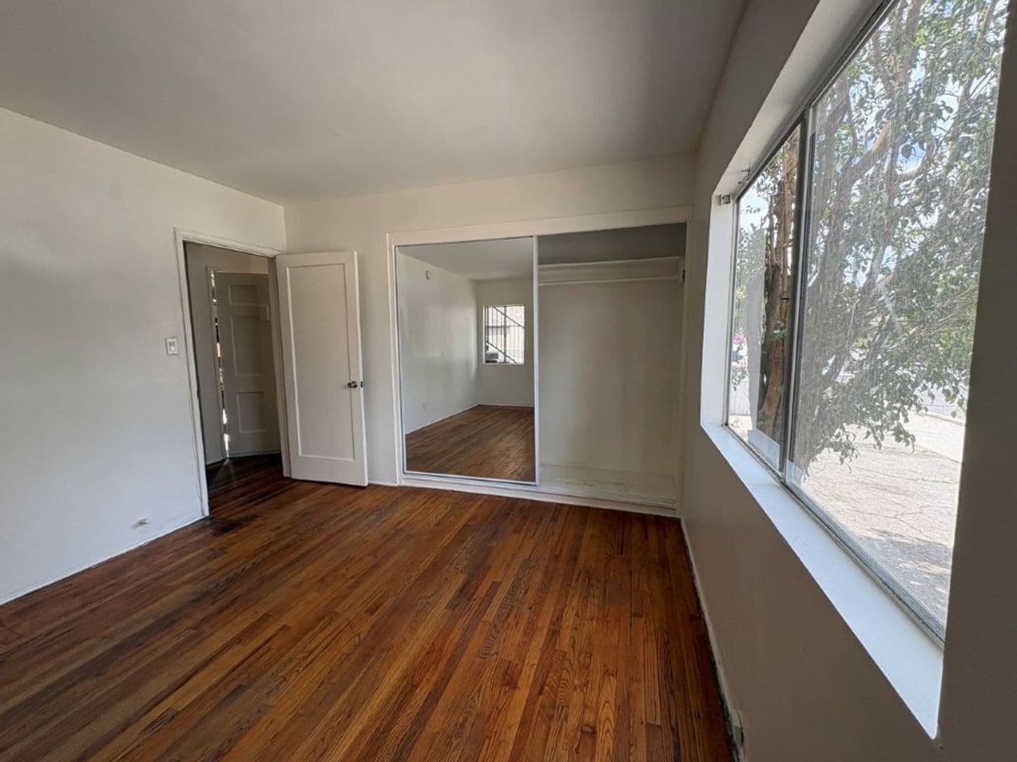 Valley Village Apartment: 4540 Laurel Canyon Blvd