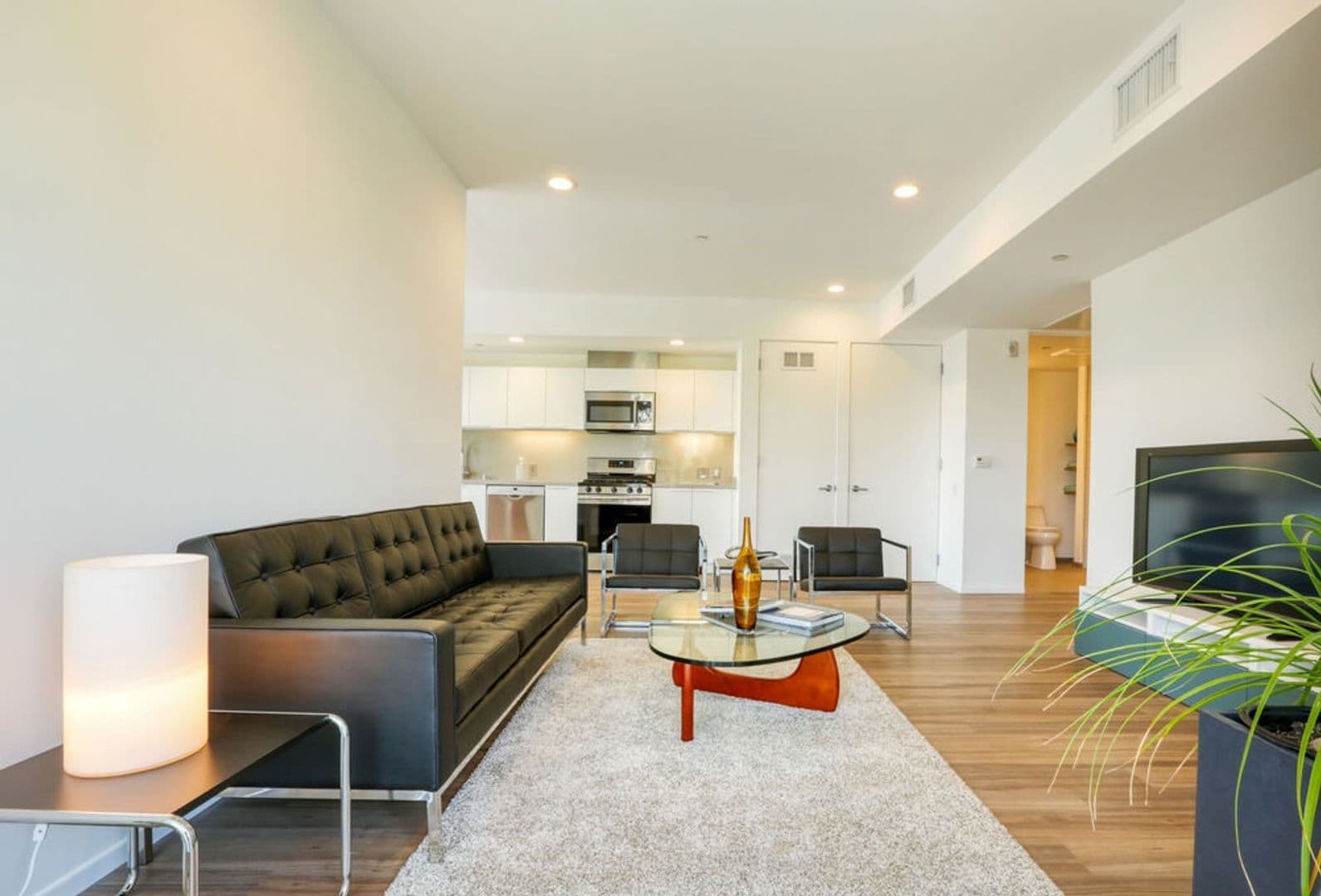Studio City Apartment: 12602 Moorpark Street