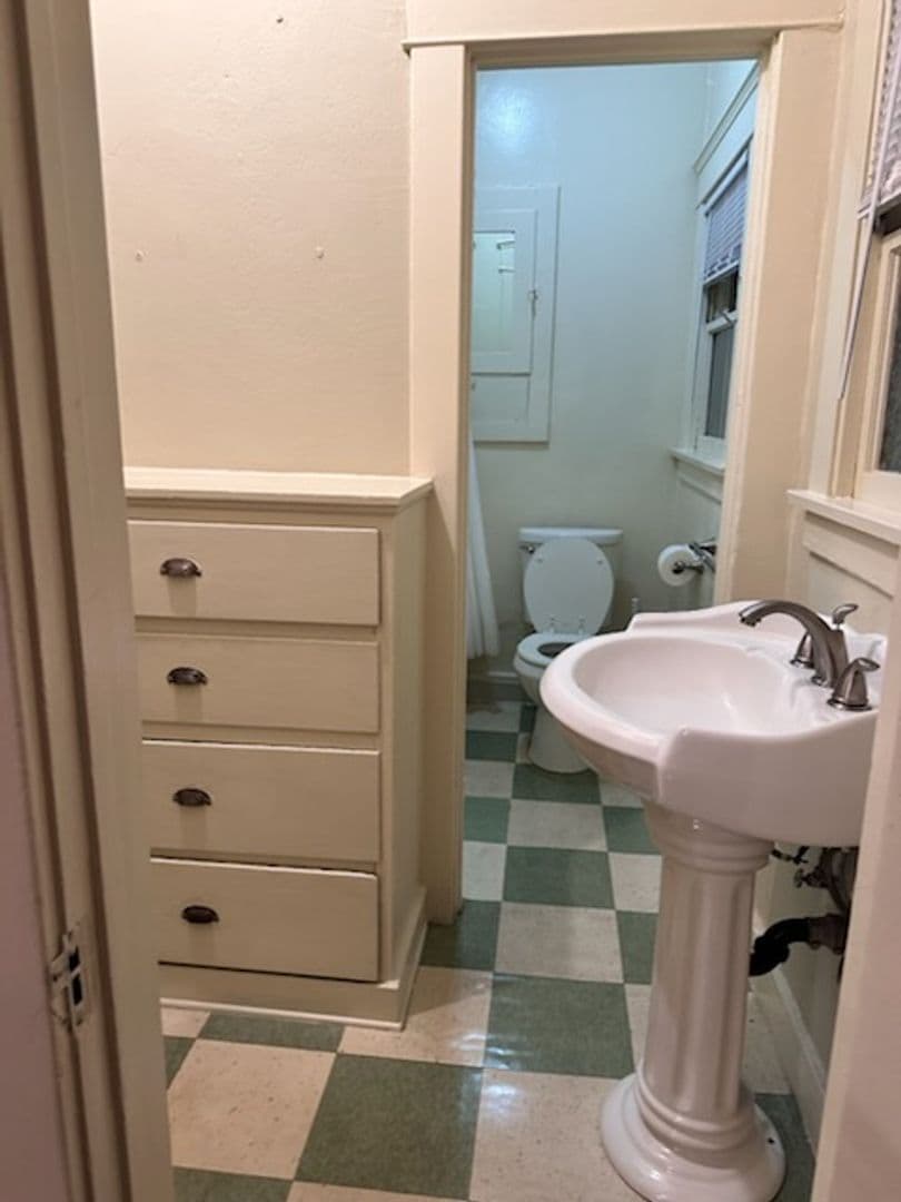 Long Beach Apartment: 3010 E. 3rd St.