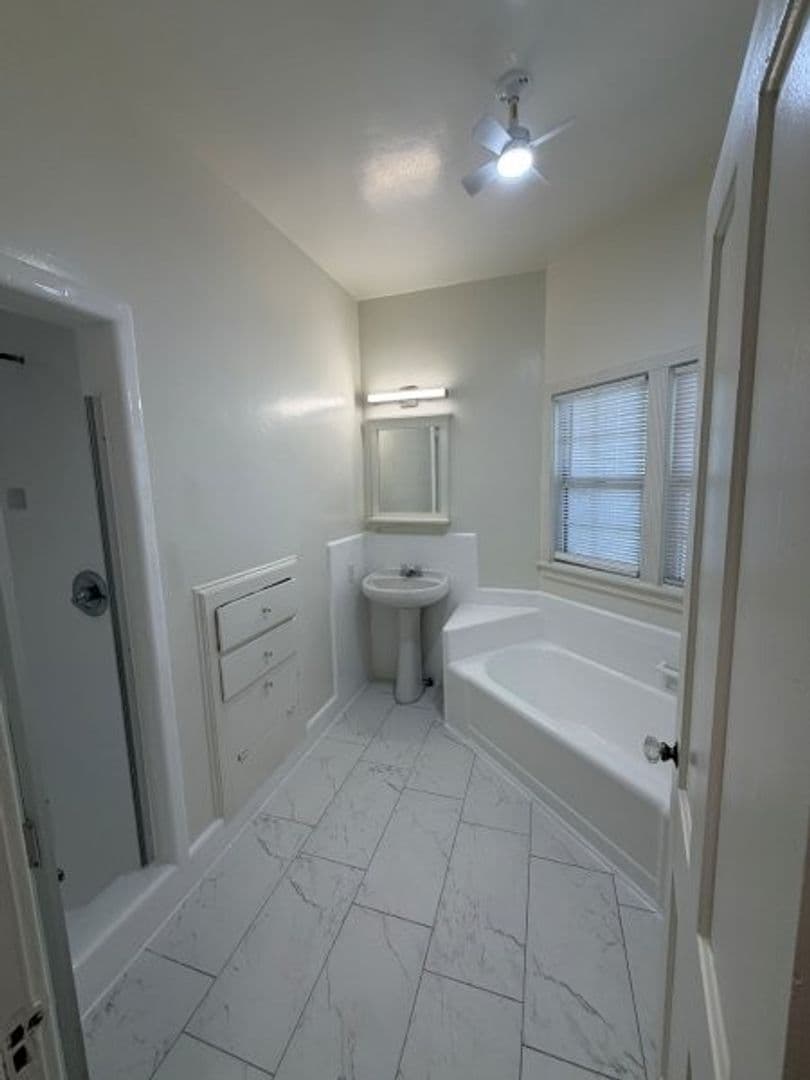Beverly Hills Apartment: Roxbury Vista
