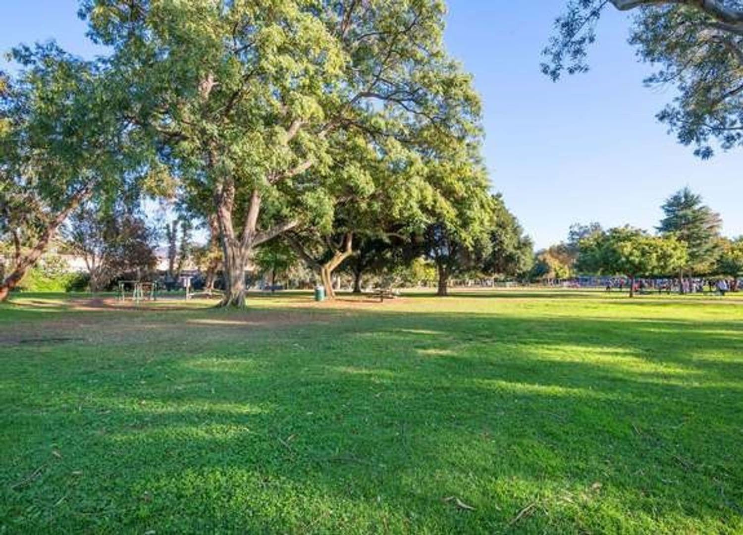 Valley Village Apartment: 4540 Laurel Canyon Blvd