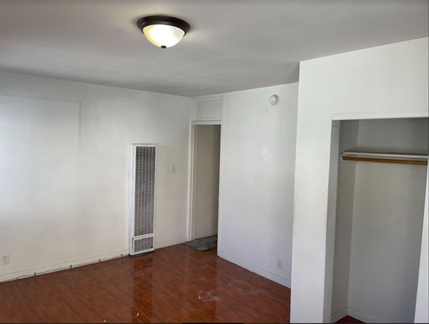 Los Angeles Apartment: 870-872 S. Gramercy Place