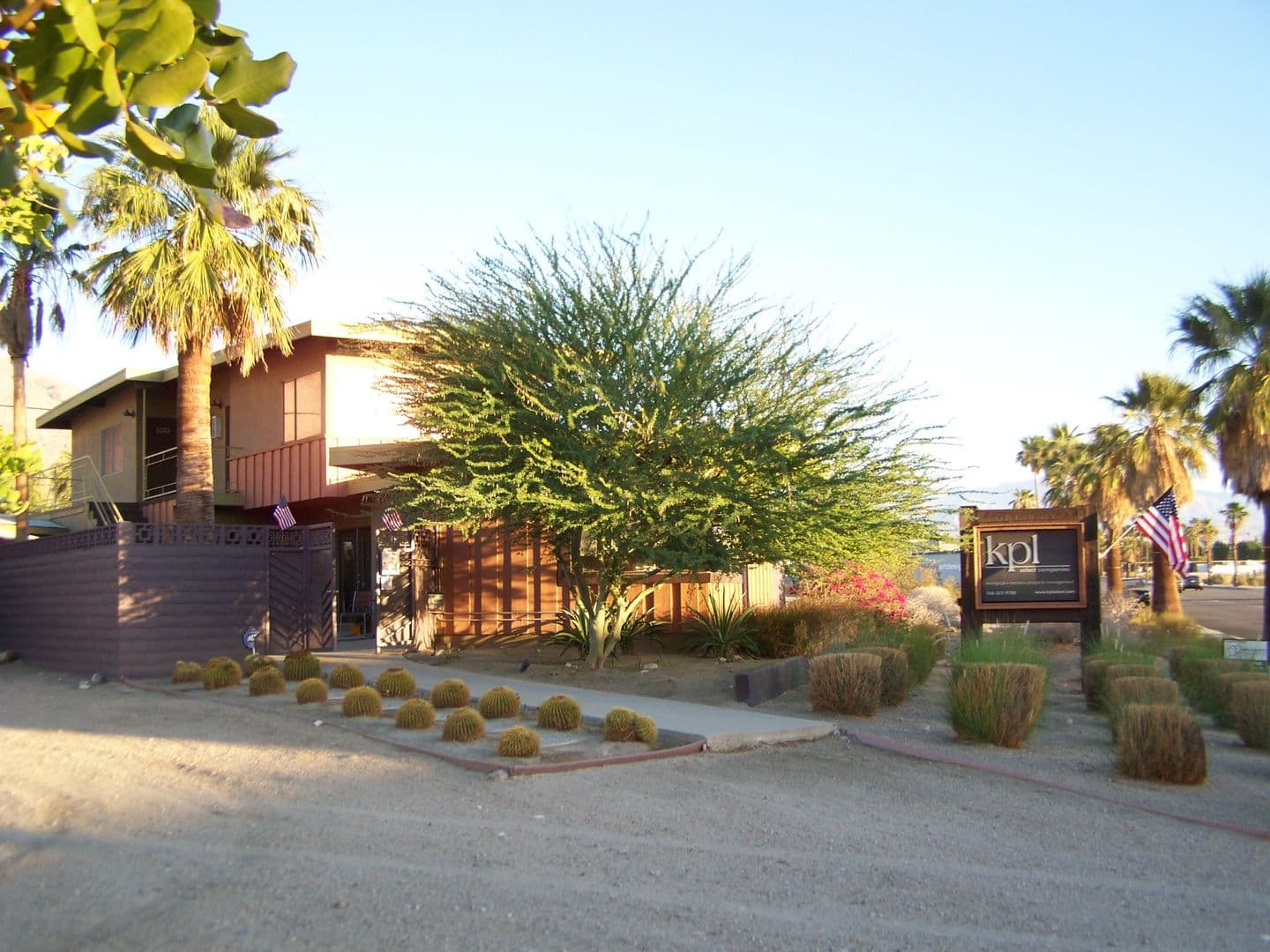 Palm Springs Apartment: 2583 N. Palm Canyon Drive