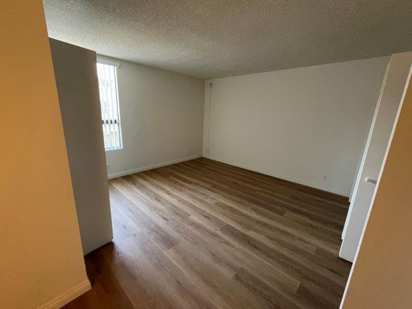 Los Angeles Apartment: Chateau Montclair