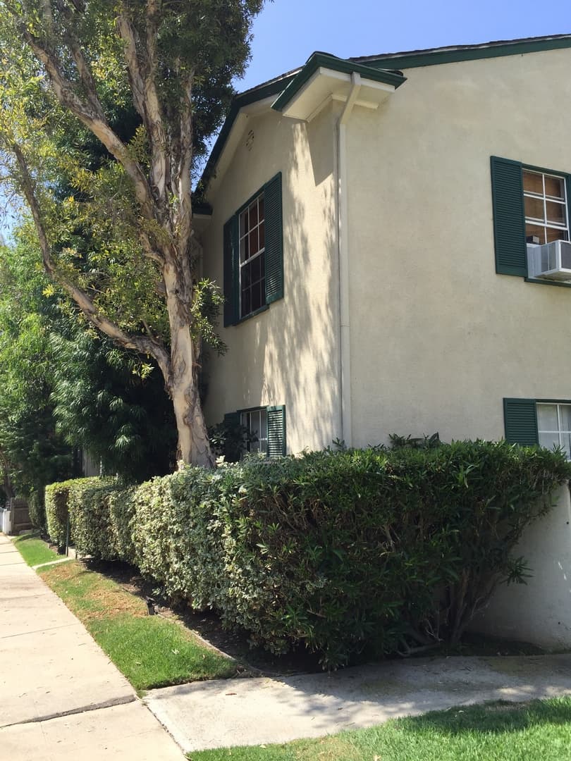 Los Angeles Apartment: Brentwood Colonial