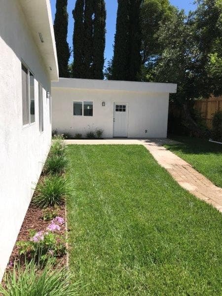 Reseda Apartment: 18556 - 18558 Hart Street