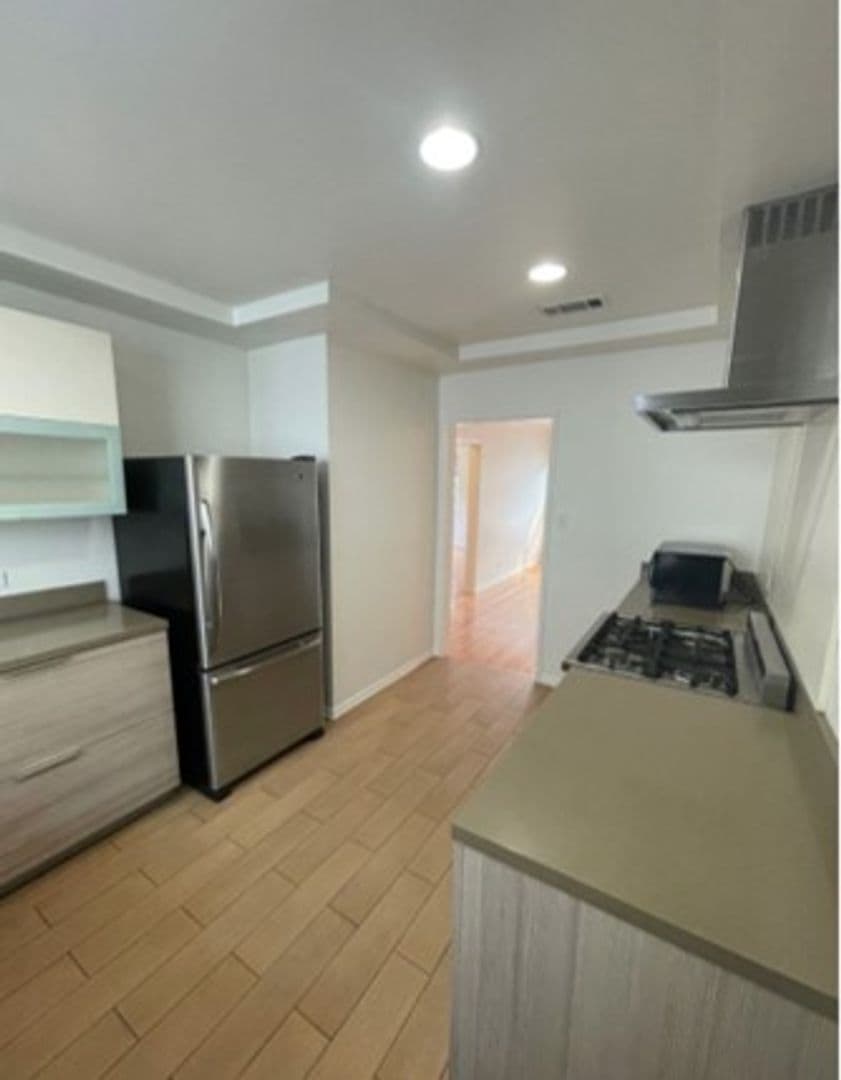 Los Angeles Apartment: 1111 S Cochran Avenue