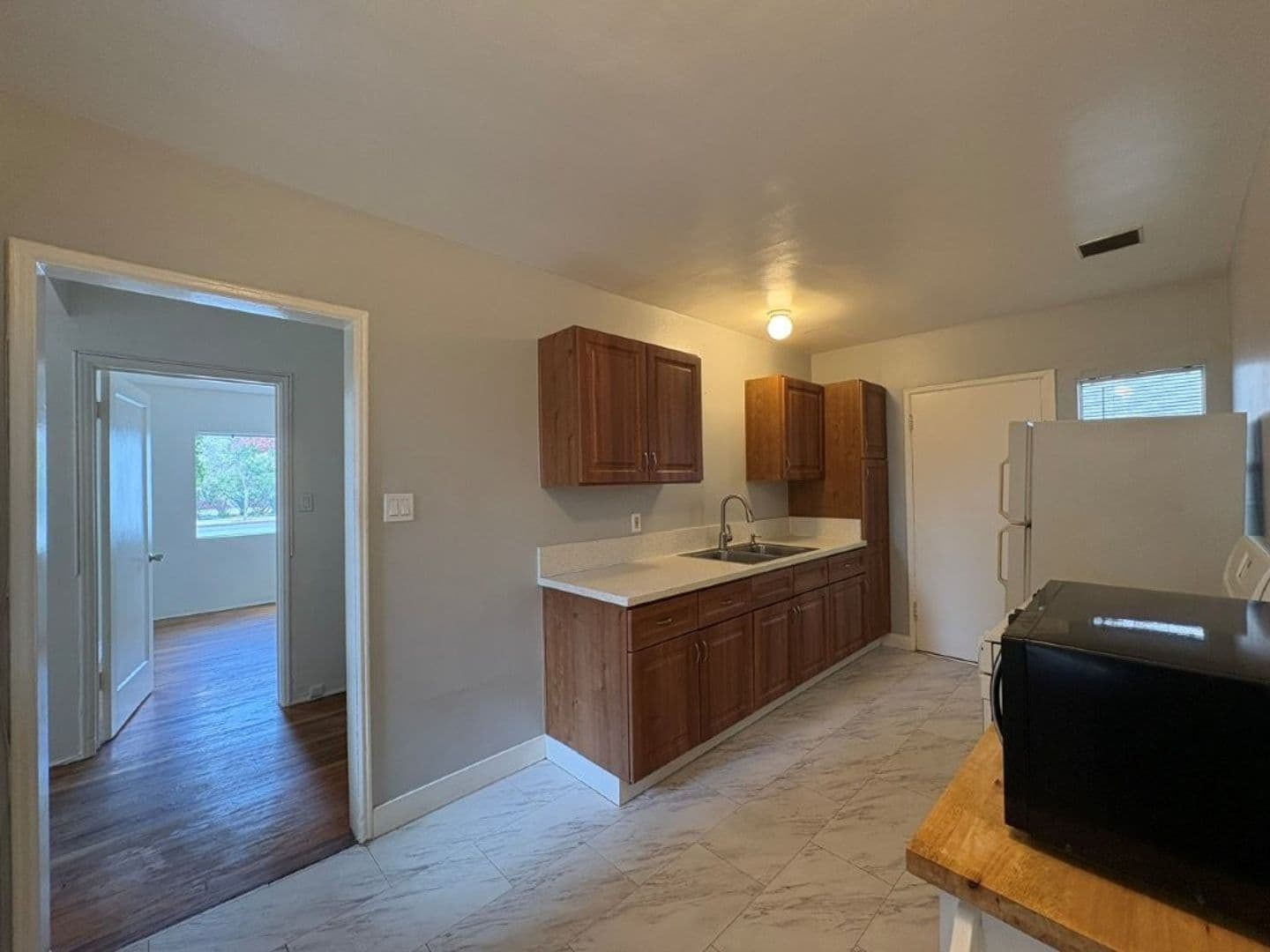 Valley Village Apartment: 4540 Laurel Canyon Blvd