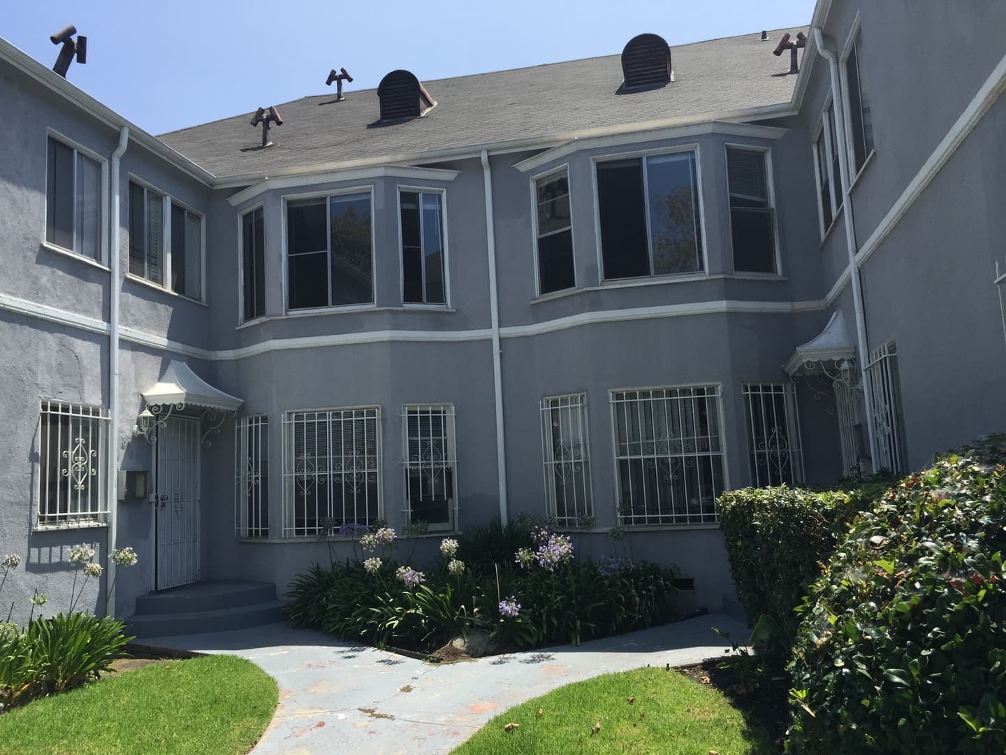 Los Angeles Apartment: 870-872 S. Gramercy Place