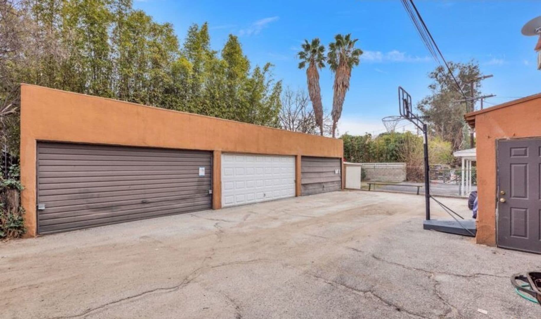 Valley Village Apartment: 4540 Laurel Canyon Blvd