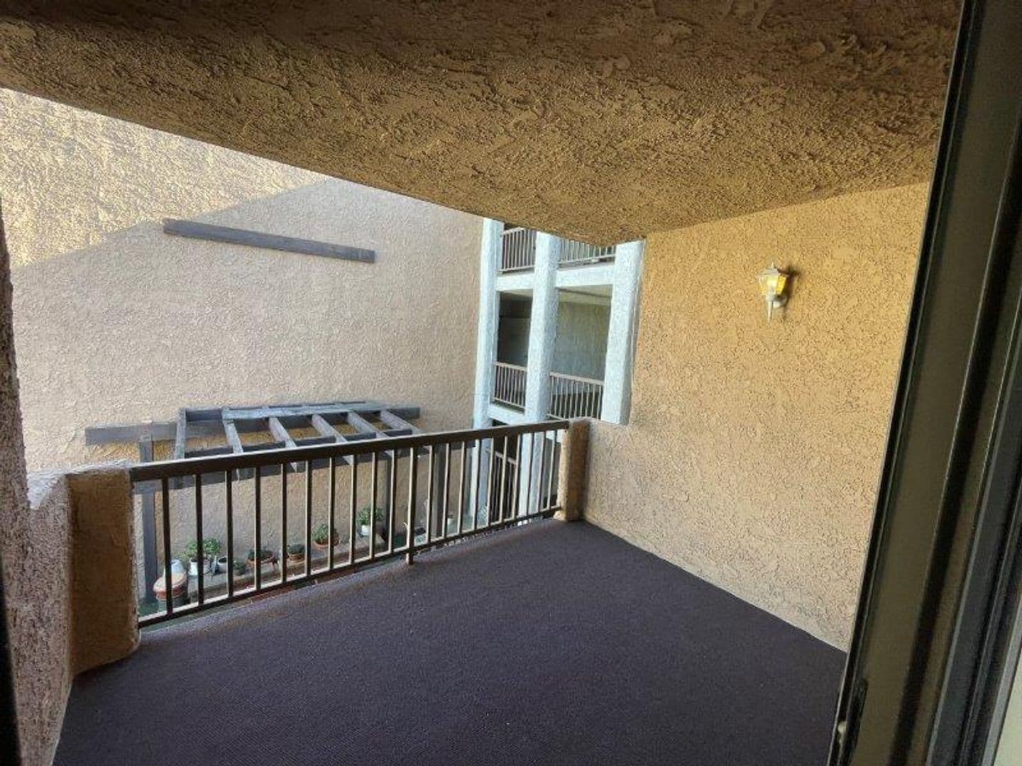 Los Angeles Apartment: Chateau Montclair