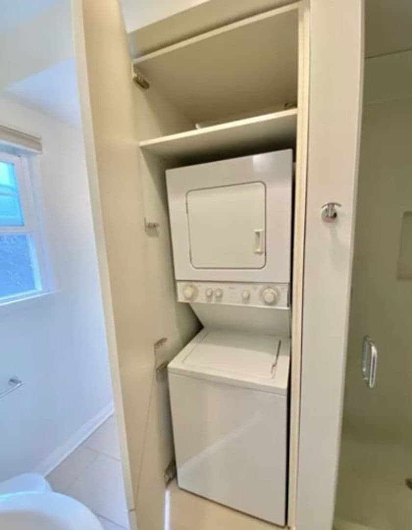 Los Angeles Apartment: 1111 S Cochran Avenue