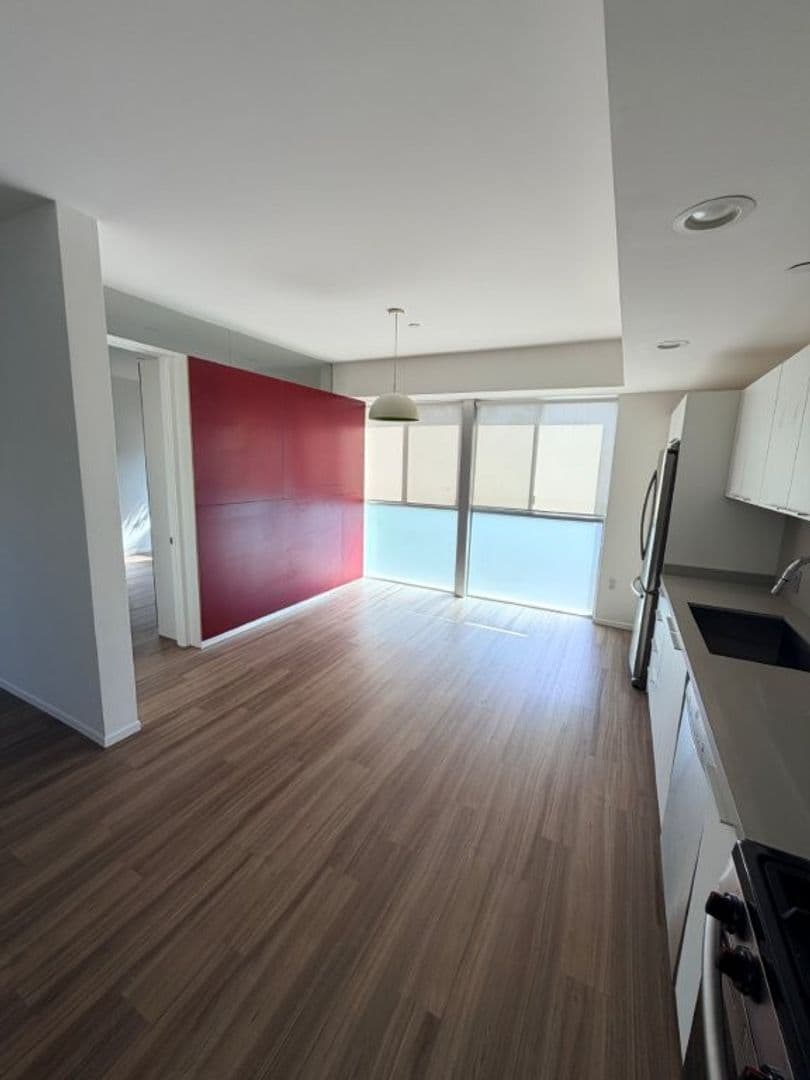 Studio City Apartment: 12602 Moorpark Street