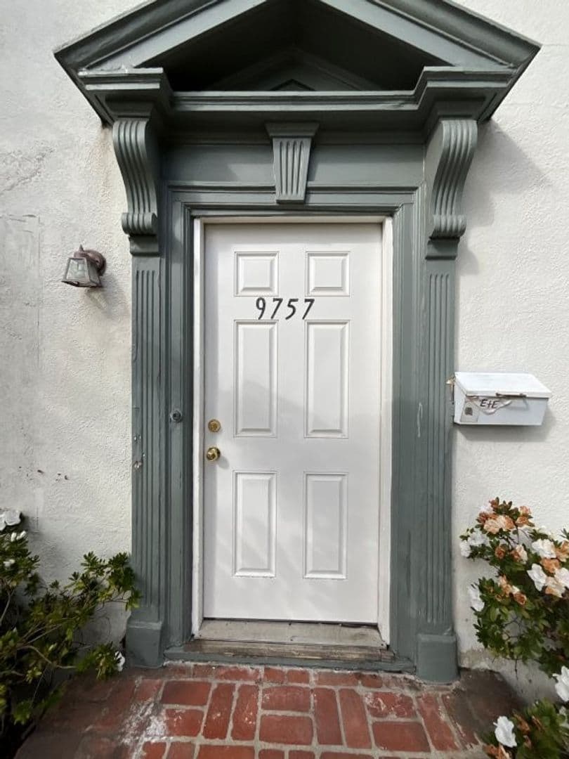 Beverly Hills Apartment: Roxbury Vista