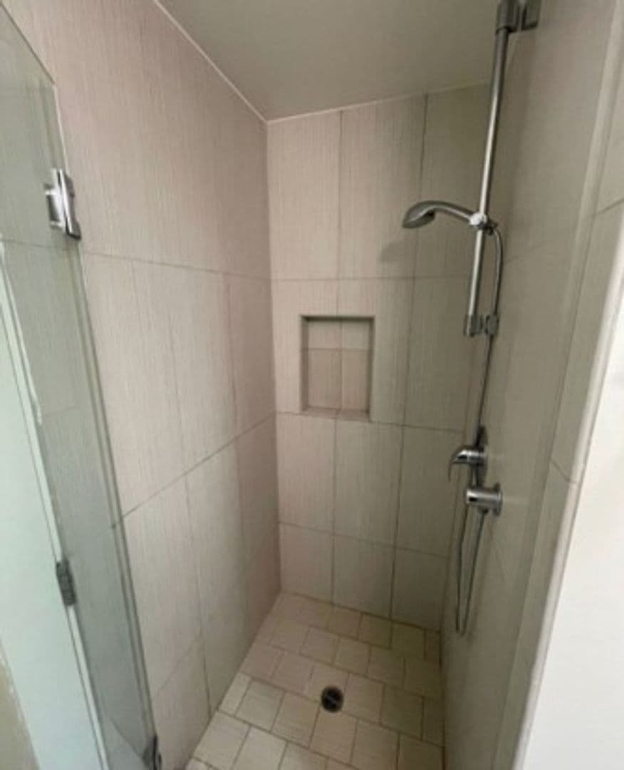 Los Angeles Apartment: 1111 S Cochran Avenue