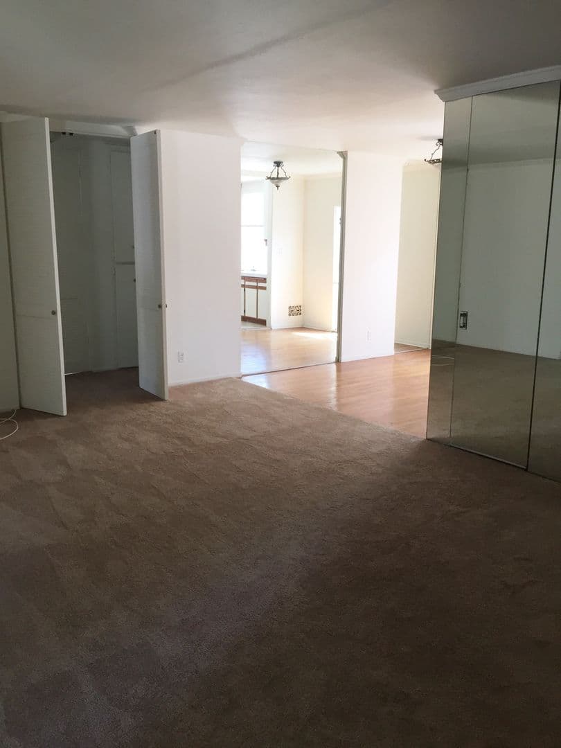 Los Angeles Apartment: Brentwood Colonial