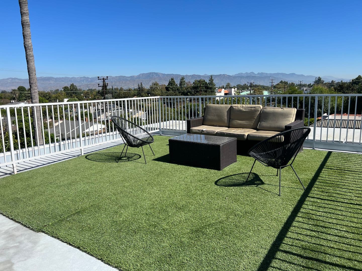 Studio City Apartment: 12602 Moorpark Street